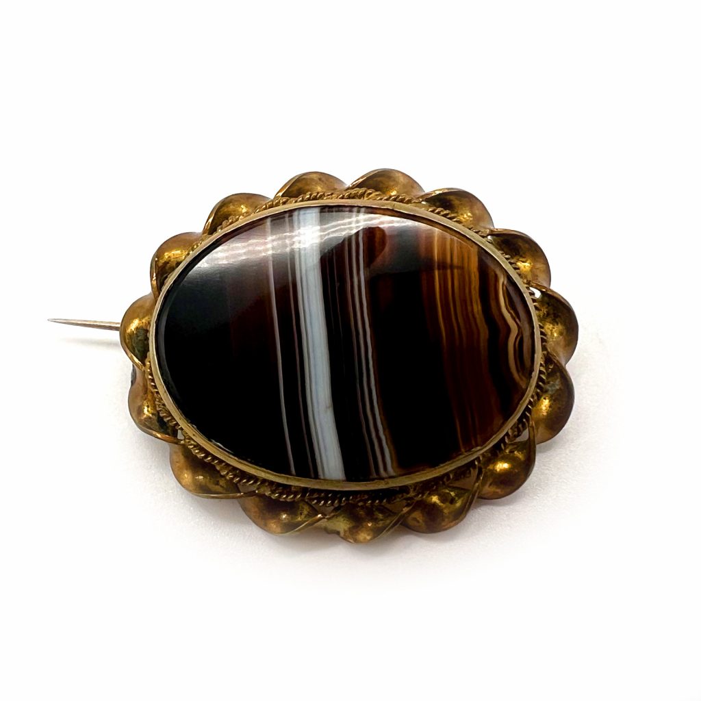 Banded brooch
