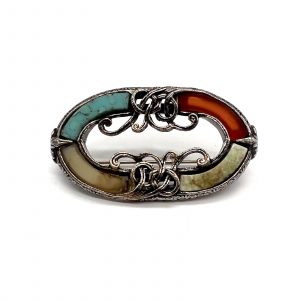 Oblong kilt pin