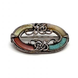 Oblong kilt pin