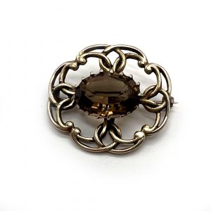 Oval kilt pin