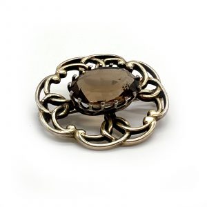 Oval kilt pin