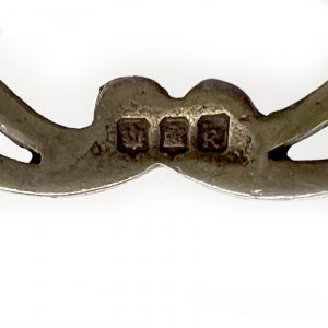 Oval kilt pin